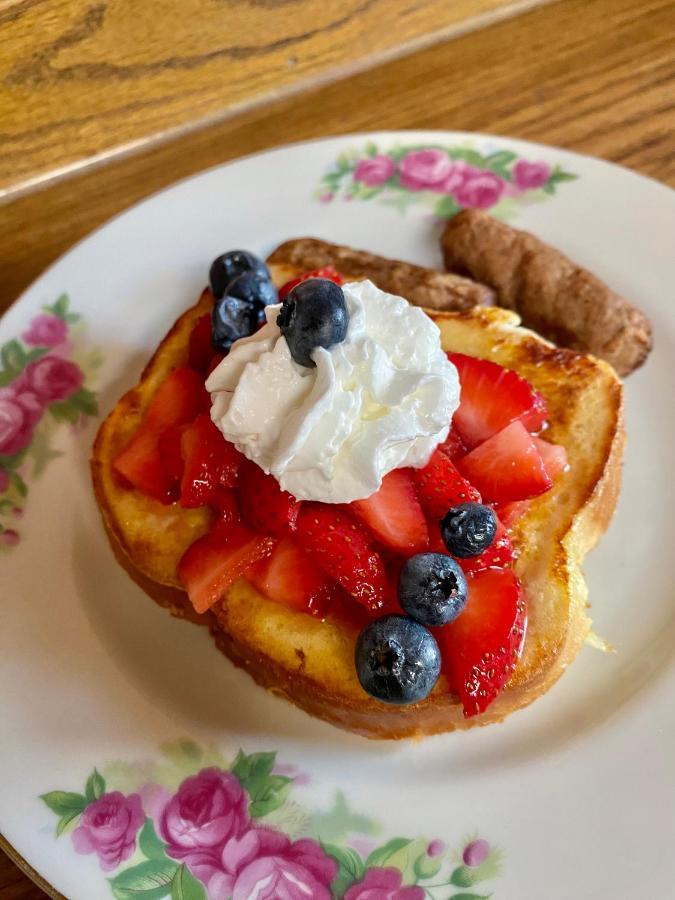 Pansy'S Parlor Bed & Breakfast Golden Bagian luar foto