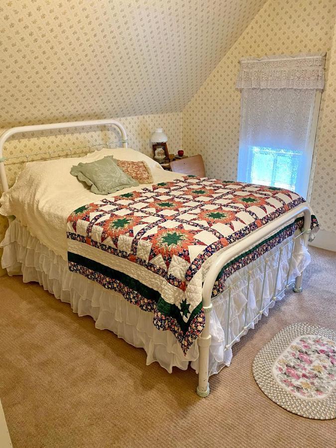 Pansy'S Parlor Bed & Breakfast Golden Bagian luar foto