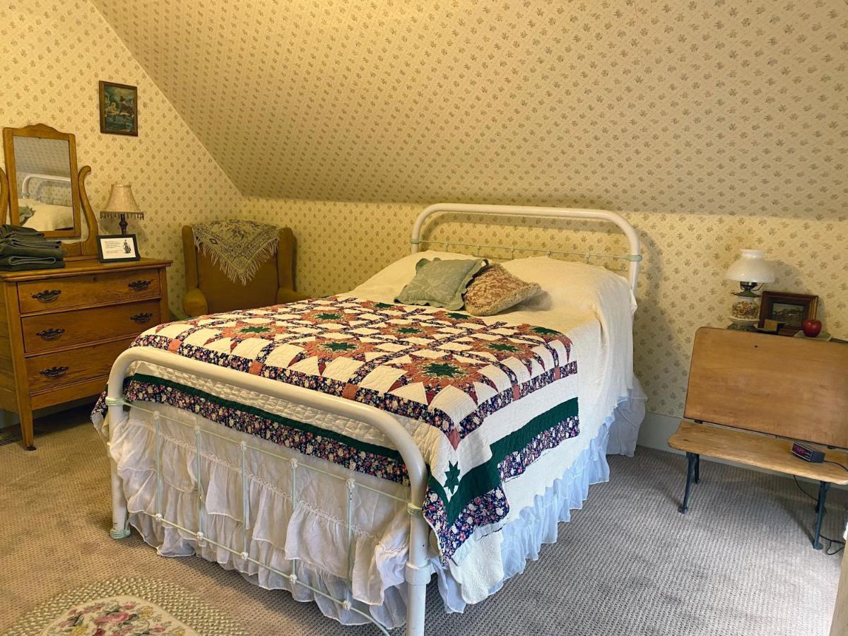 Pansy'S Parlor Bed & Breakfast Golden Bagian luar foto