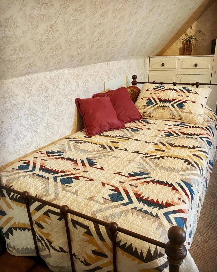 Pansy'S Parlor Bed & Breakfast Golden Bagian luar foto