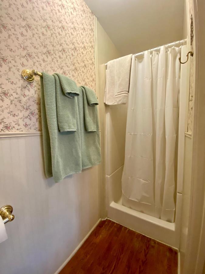 Pansy'S Parlor Bed & Breakfast Golden Bagian luar foto