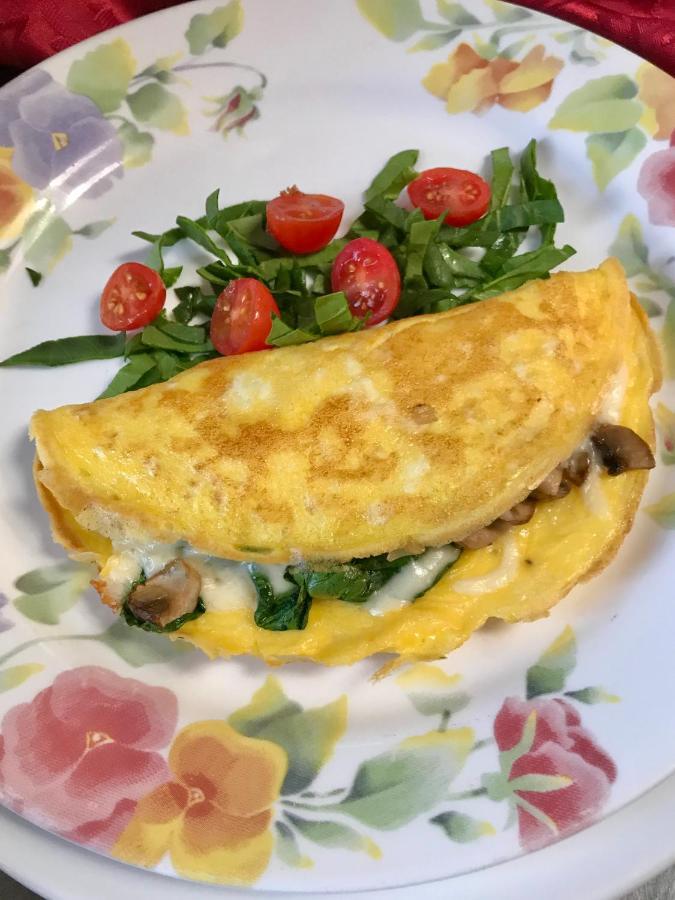 Pansy'S Parlor Bed & Breakfast Golden Bagian luar foto