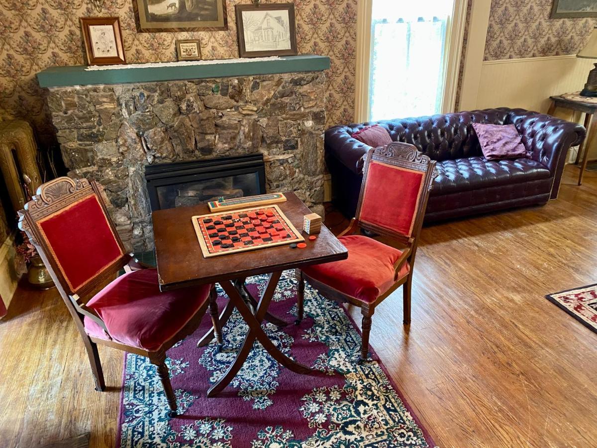 Pansy'S Parlor Bed & Breakfast Golden Bagian luar foto