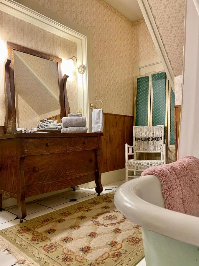 Pansy'S Parlor Bed & Breakfast Golden Bagian luar foto