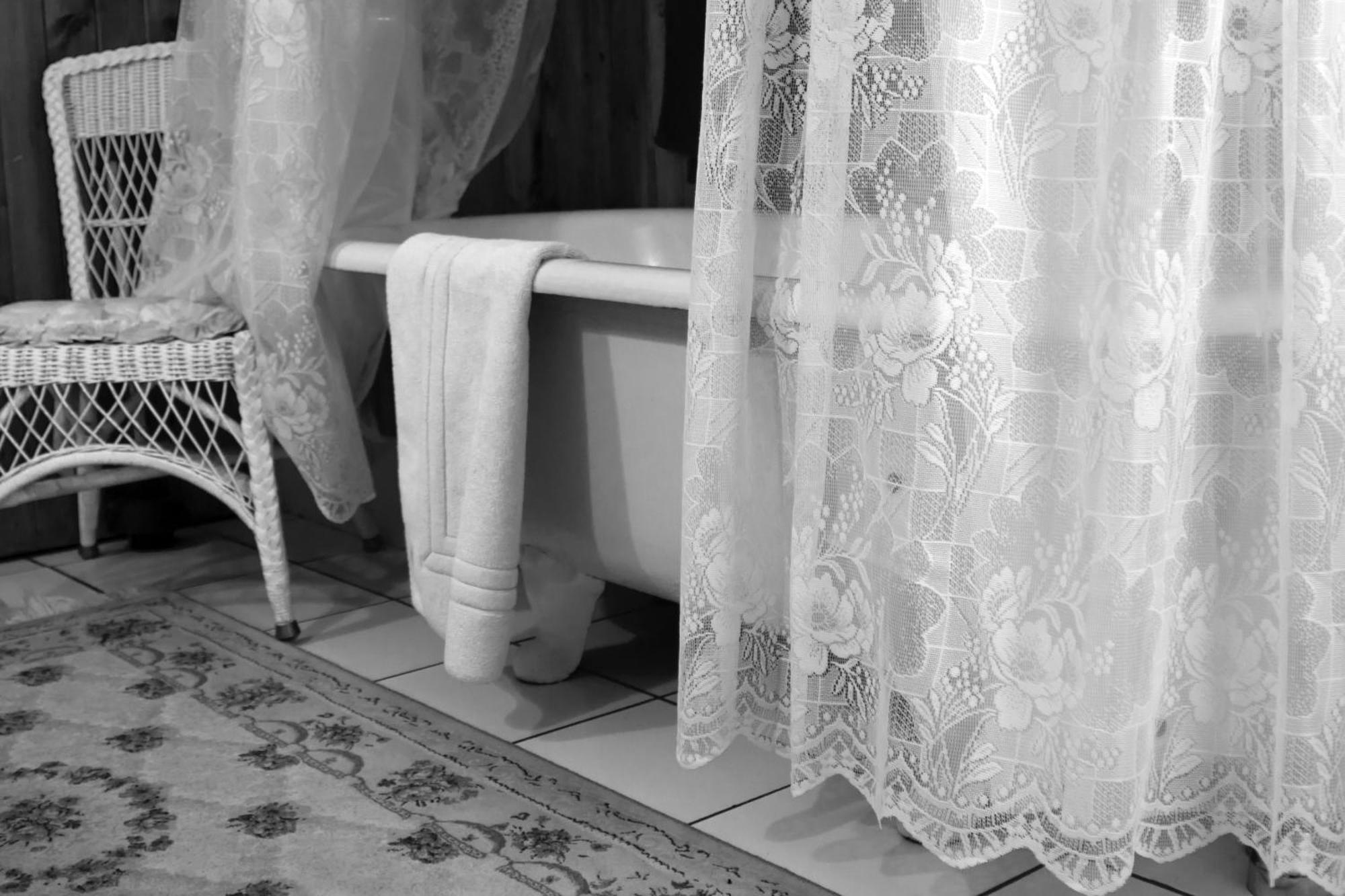 Pansy'S Parlor Bed & Breakfast Golden Bagian luar foto